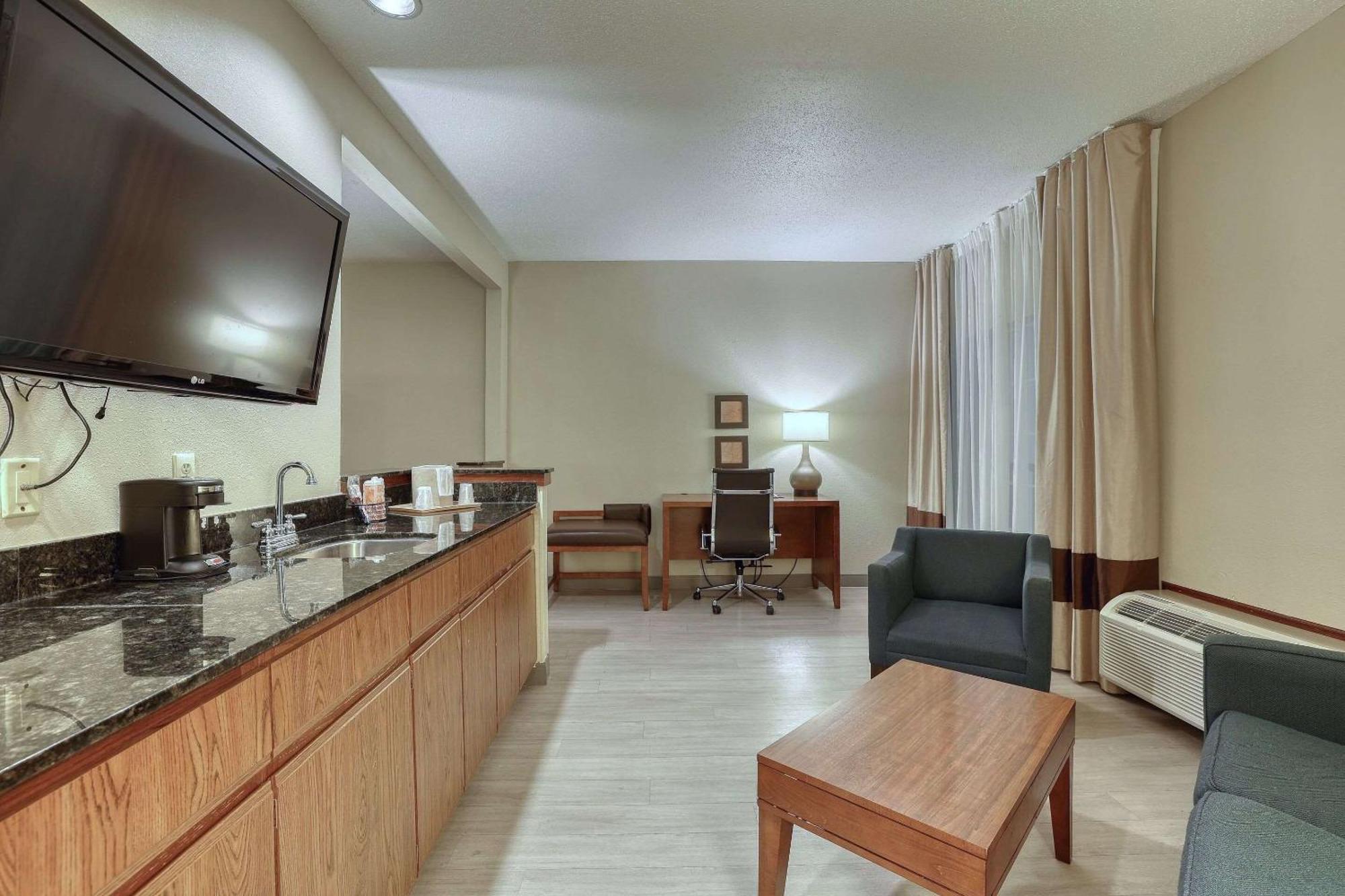 Comfort Suites Appleton Airport Ngoại thất bức ảnh