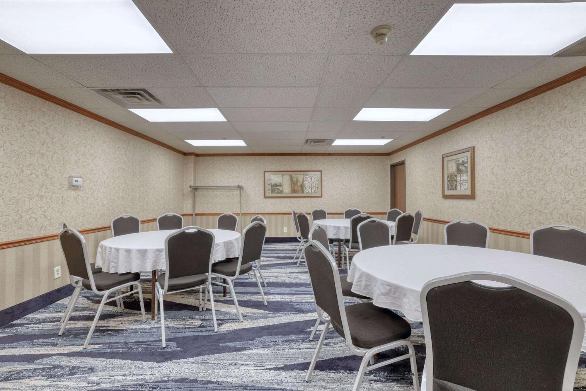 Comfort Suites Appleton Airport Ngoại thất bức ảnh